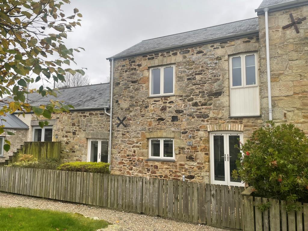 Lot: 60 - THREE-BEDROOM BARN CONVERSION - Front Exterior of property